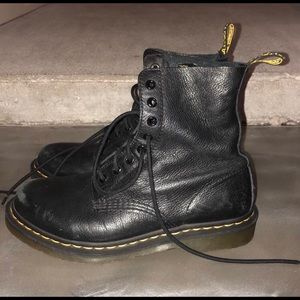 Dr. Martens- Pascal- US woman’s size 9